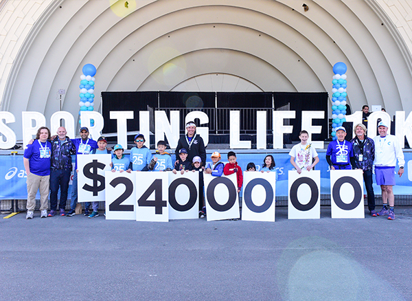 Sporting Life 10K 2024 Runners down Yonge St.